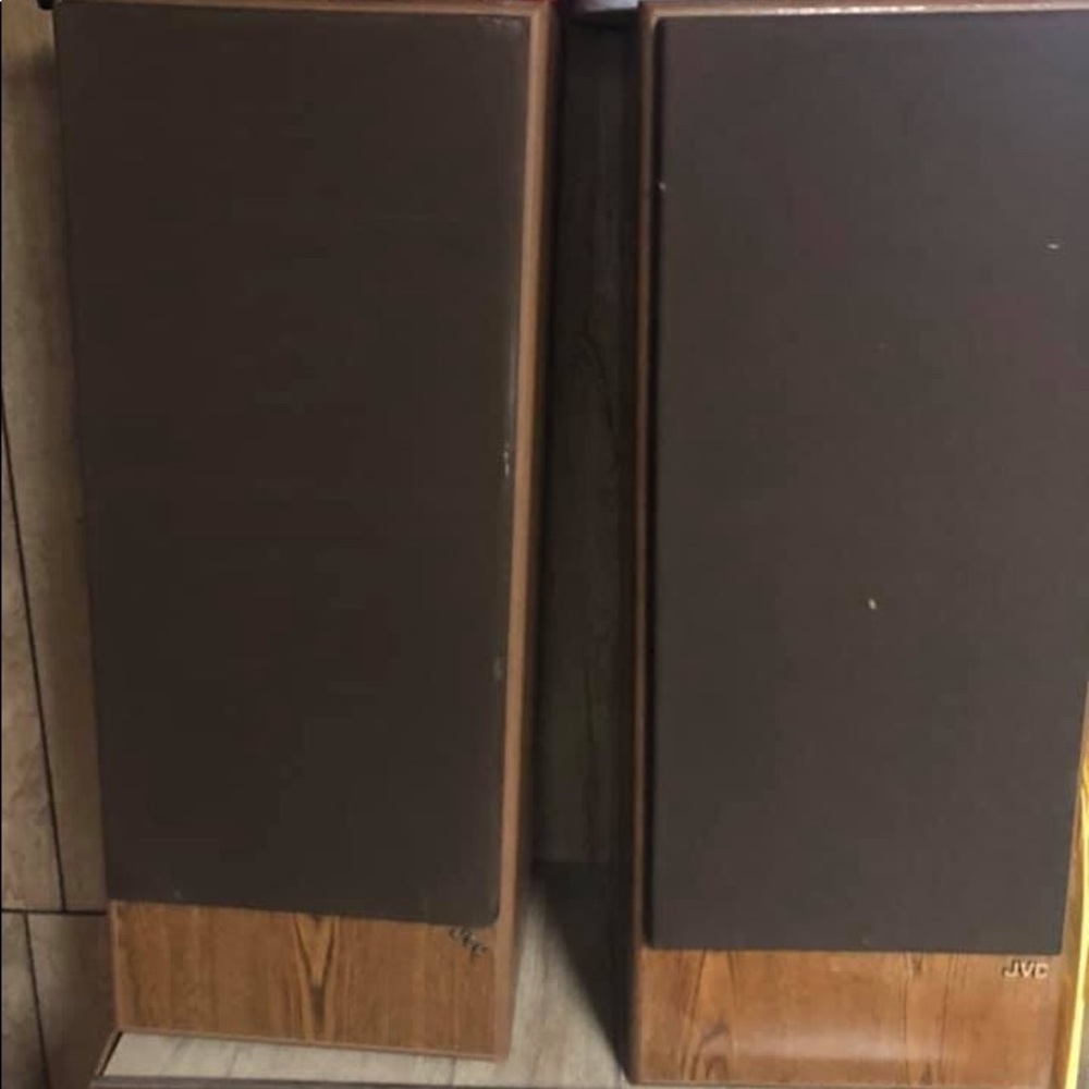 Reduced $80..JVC STERIO SYSTEM w/2 JVC SPEAKERS